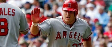 Trout aims to keep Angels close vs. Cubs